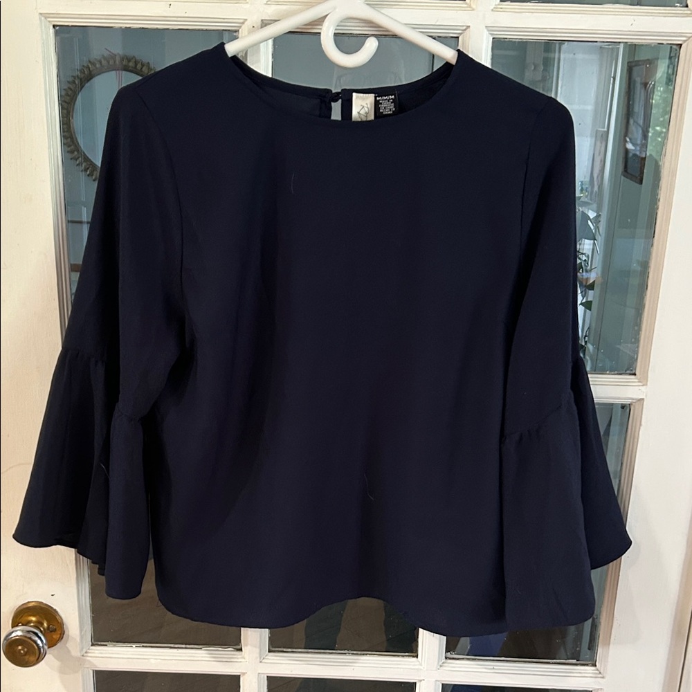 712.  Women's Navy Top NWT
